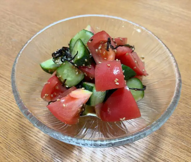 完成したサラダ（撮影：grapeフード編集部）