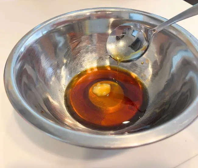 調味料を混ぜる写真（撮影：grapeフード編集部）