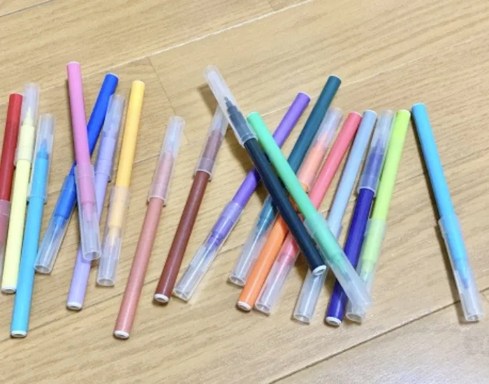 散らかったペン