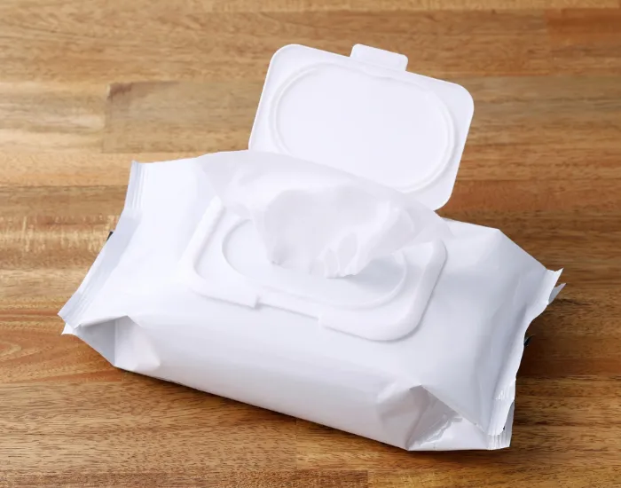 ウェットシートの蓋が開いている様子