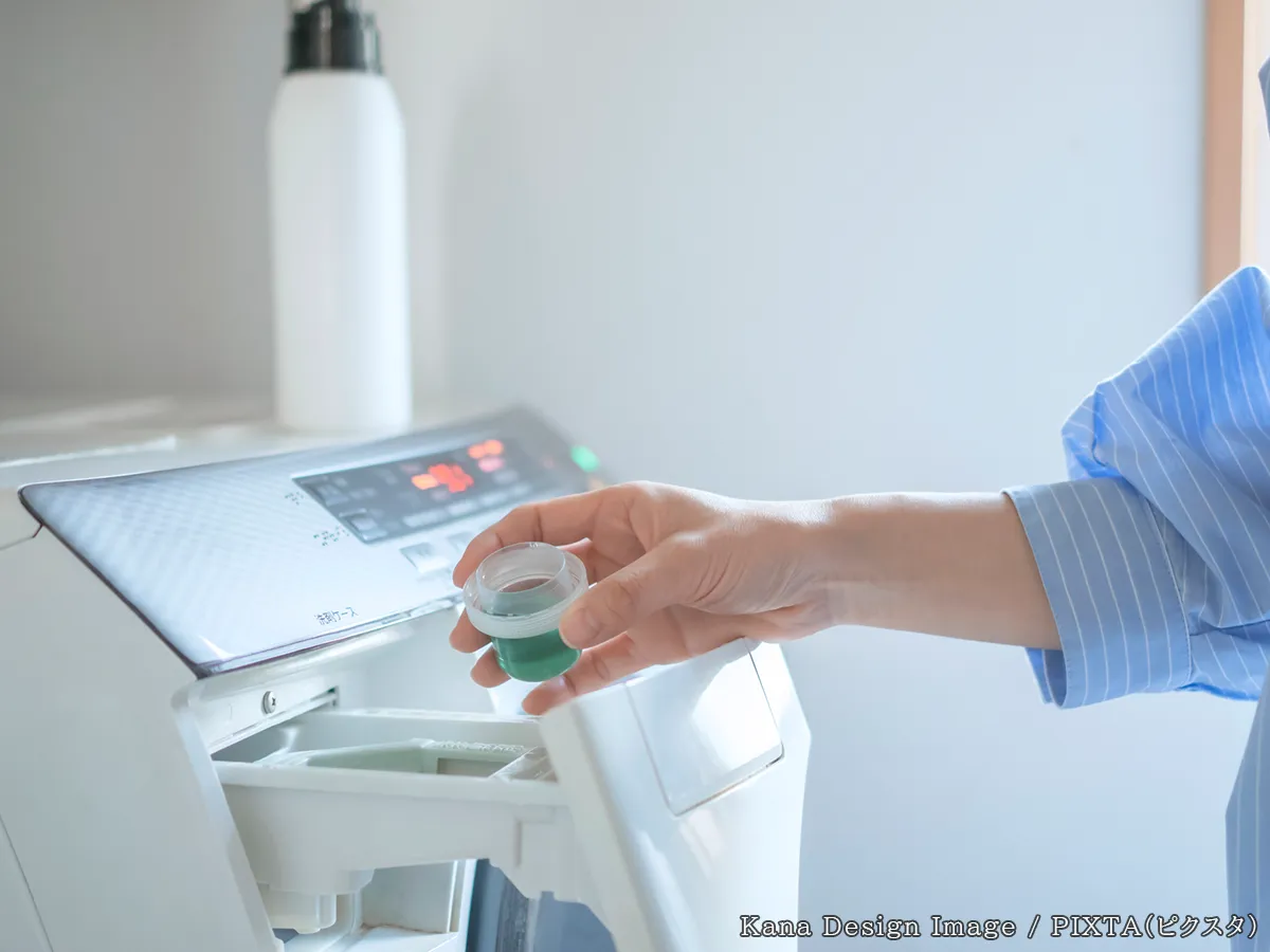 洗濯機と洗剤の写真