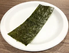 皿にのった海苔（撮影：grapeフード編集部）