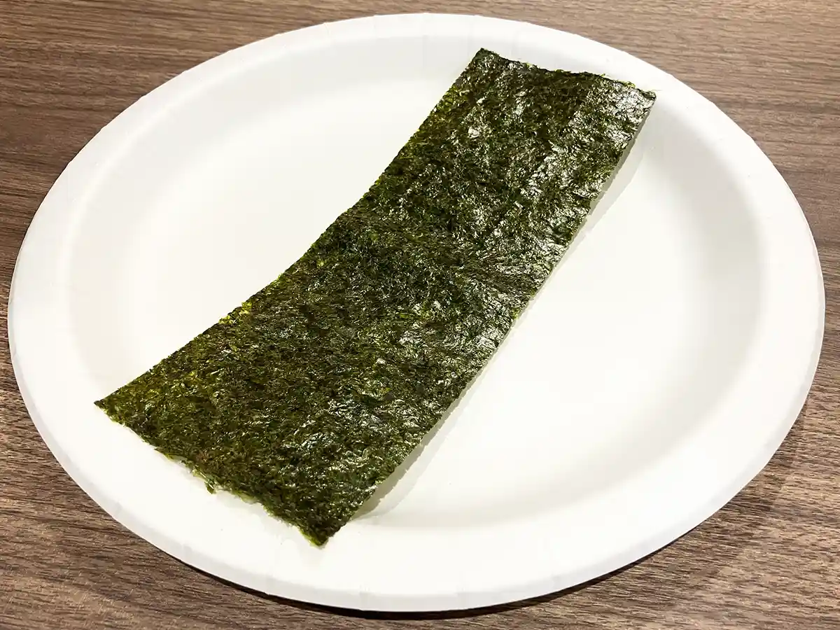 皿にのった海苔（撮影：grapeフード編集部）
