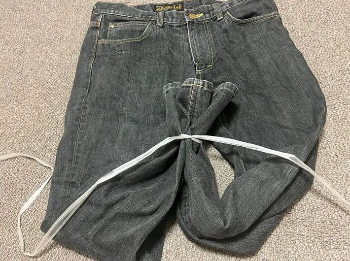 ズボンでリュックサックを作る写真（撮影：キジカク）