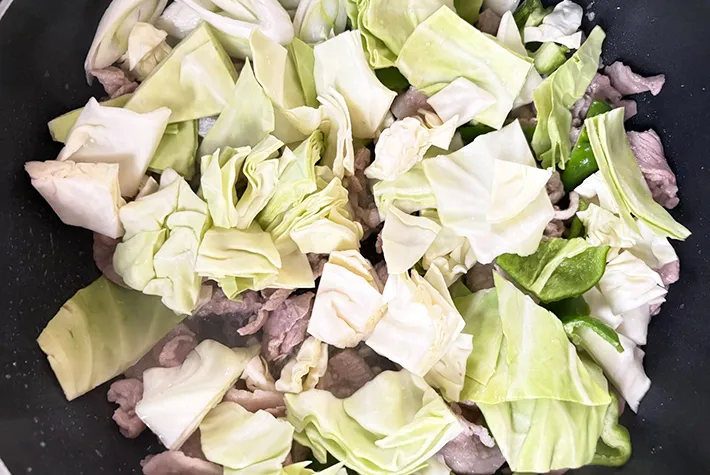 野菜を投入した画像（撮影：エニママ）