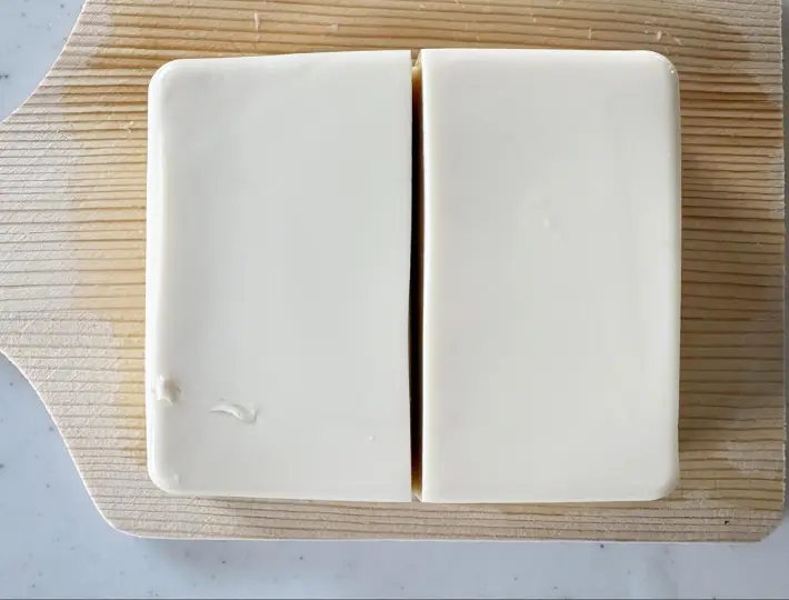豆腐をカットした画像（撮影：エニママ）