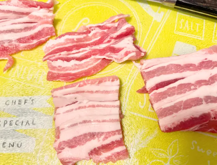 5ｃｍに切った豚バラ肉の画像（撮影：エニママ）