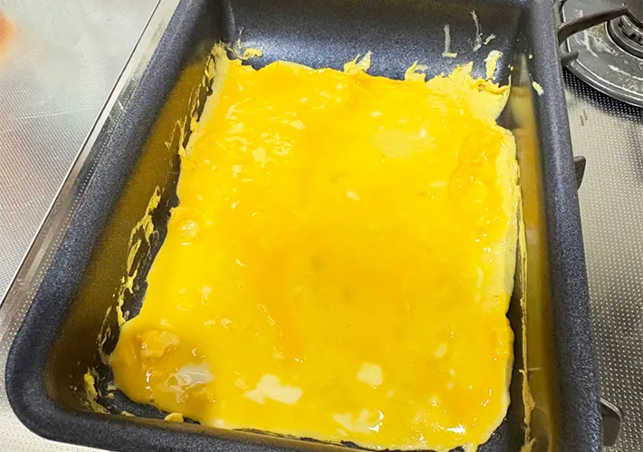 卵液の1/3を流し込んだ画像（撮影：エニママ）