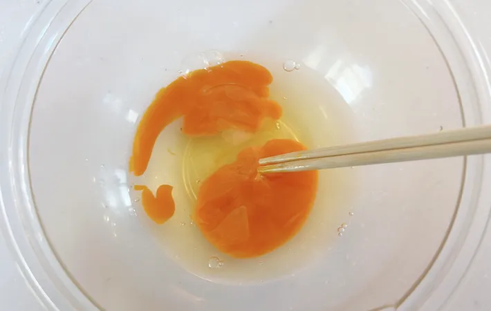 卵を割り入れた画像（撮影：エニママ）