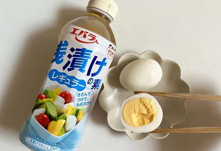 浅漬けの素と完成した味玉の画像（撮影：エニママ）