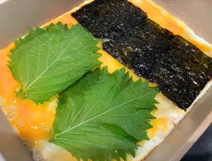 大葉と海苔のくるくる卵焼きの調理中画像（撮影：エニママ）