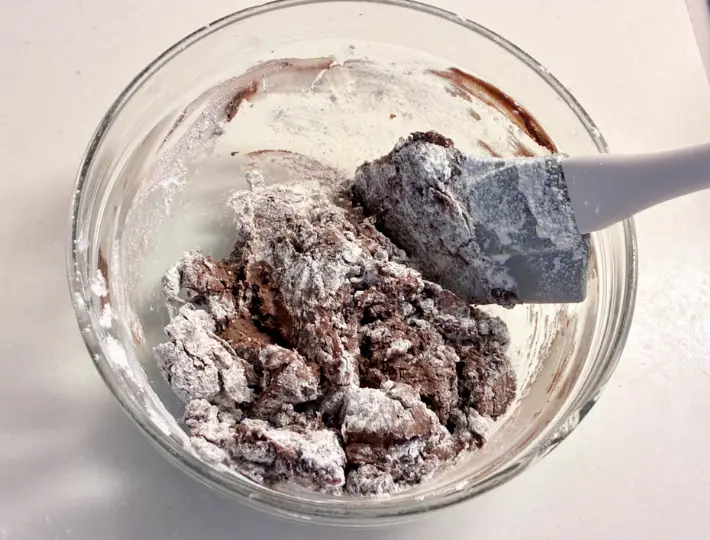 薄力粉を混ぜたチョコレートの画像（撮影：エニママ）