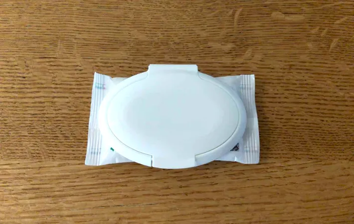 小さいサイズのウェットシートに取り付けた画像（撮影：エニママ）