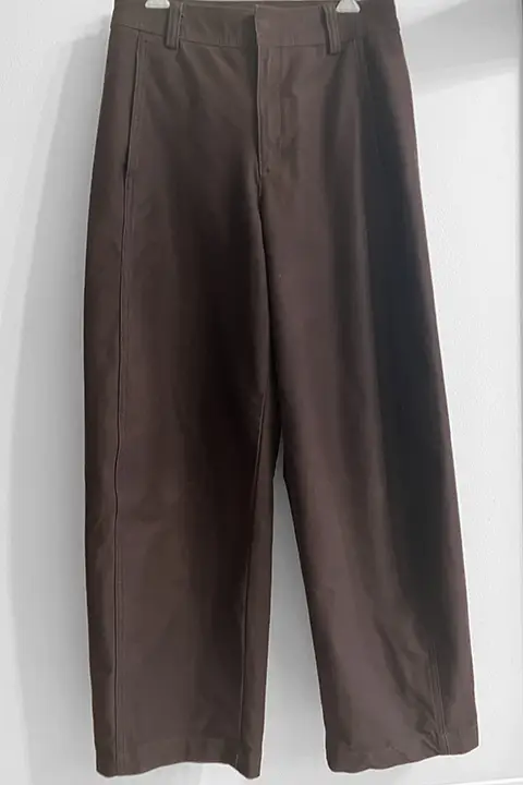ユニクロ『ジャージーバレルレッグパンツ』（撮影：grape編集部）