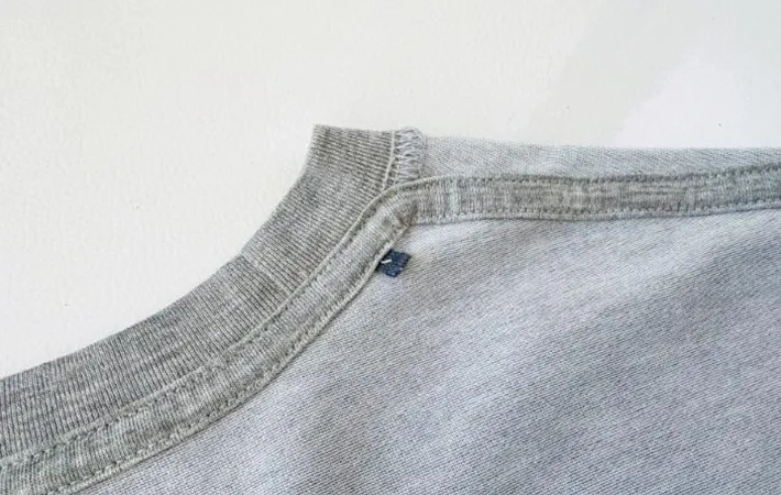服の裏の写真（撮影：LUIS FIELD）