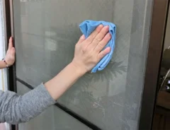 網戸掃除の写真