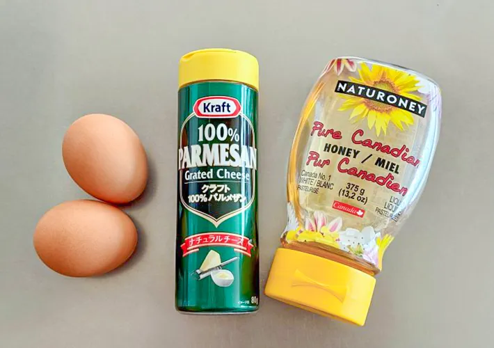 『ハチミツチーズ玉子焼き』の材料の写真（撮影：grapeフード編集部）