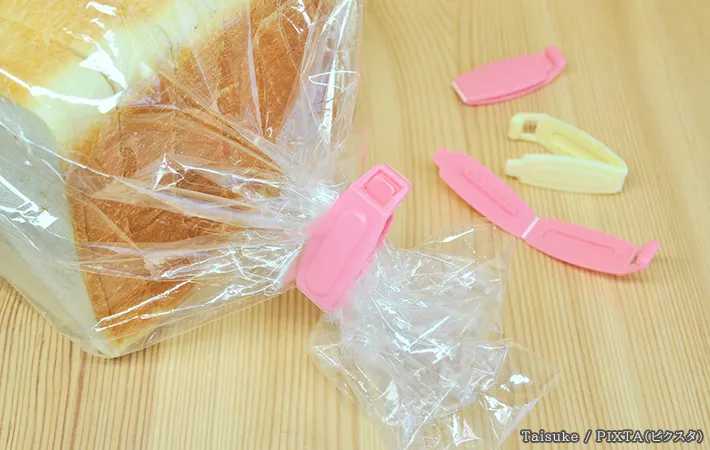 食品保存クリップとパンの写真