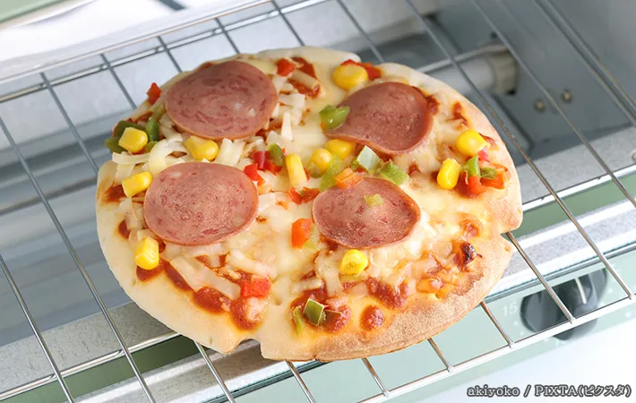冷凍ピザを焼く写真