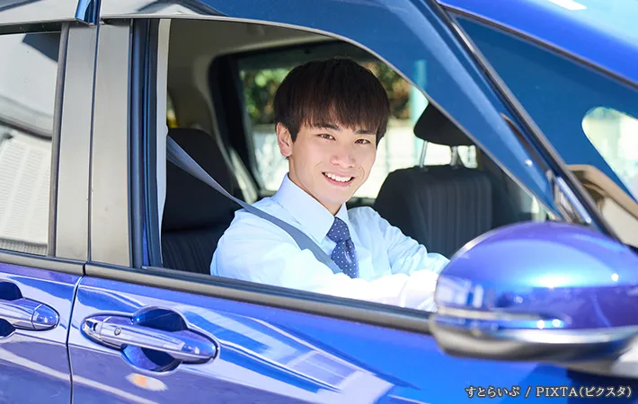 車に乗る人の写真
