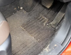 車のフロアマットの写真