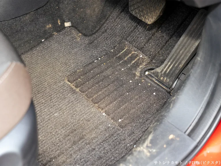 車のフロアマットの写真