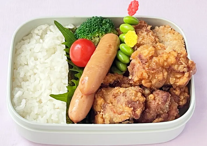 大葉を使った茶色い弁当の写真