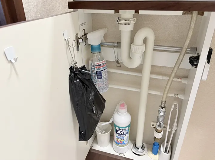 トイレの収納スペースの写真（撮影：鈴木久美子）