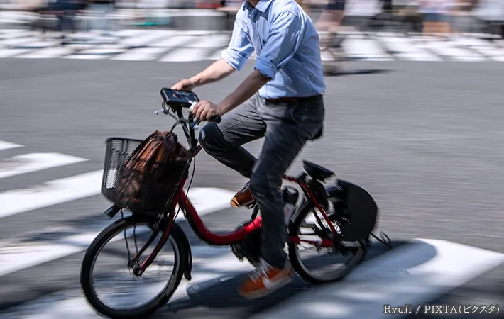 自転車に乗る人の写真