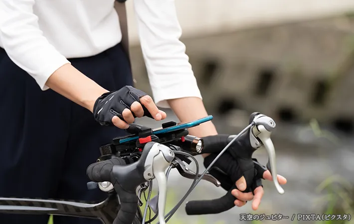 自転車に乗る人の写真