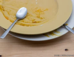 食べ終えた食器の写真