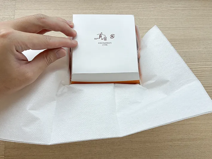裏返したビッグマックの箱（撮影：grapeライフハック編集部）