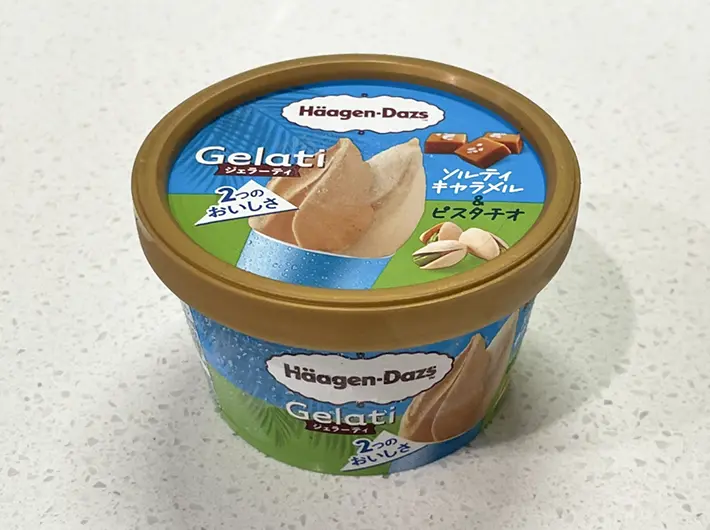 ミニカップ Gelati『ソルティキャラメル＆ピスタチオ』の写真（撮影：grapeフード編集部）