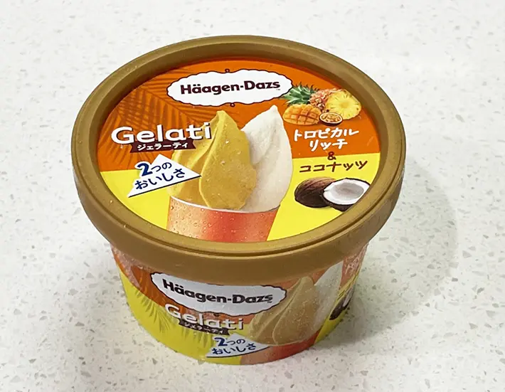 ミニカップ Gelati『トロピカルリッチ＆ココナッツ』の写真（撮影：grapeフード編集部）