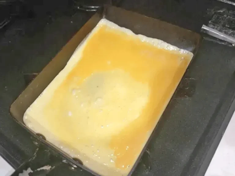 玉子焼きを焼いている画像(撮影:エニママ)