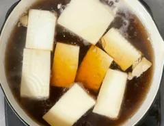湯豆腐を作る写真（撮影：grapeフード編集部）