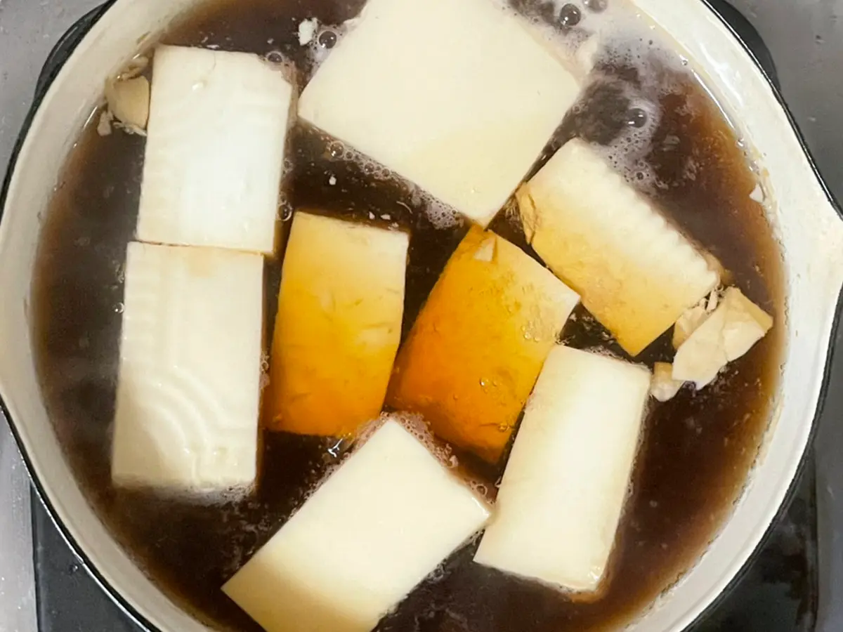 湯豆腐を作る写真(撮影:grapeフード編集部)