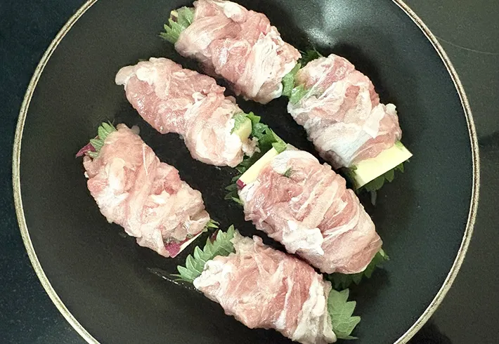 さつまいもの肉巻きを並べた画像（撮影：エニママ）