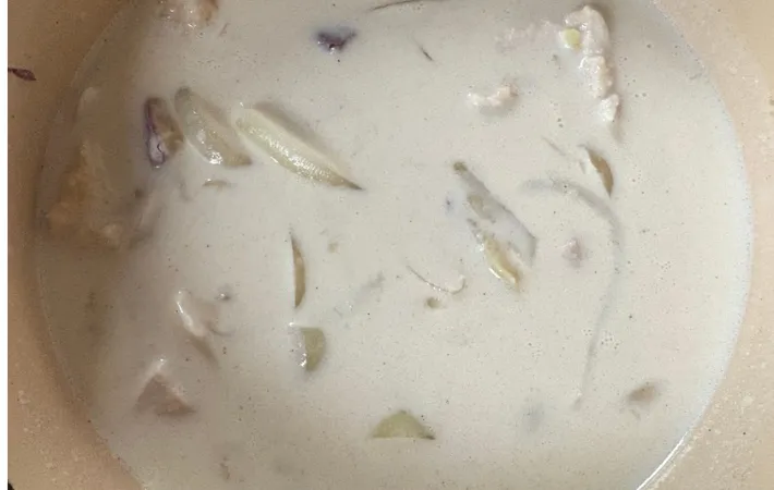 煮込んでいる画像（撮影：エニママ）
