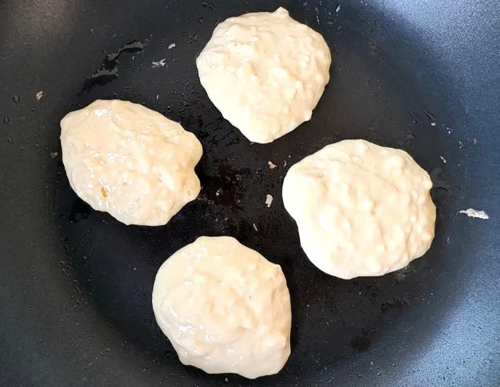 残りを焼いている画像（撮影：エニママ）