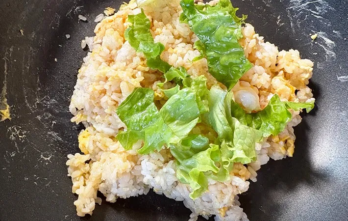 ご飯にレタスを加えた画像（撮影:エニママ）
