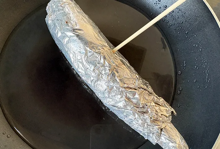 竹串を刺した画像（撮影：エニママ）