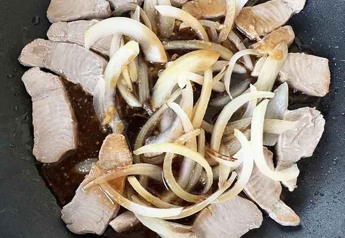 合わせ調味料を加えた画像（撮影：エニママ）