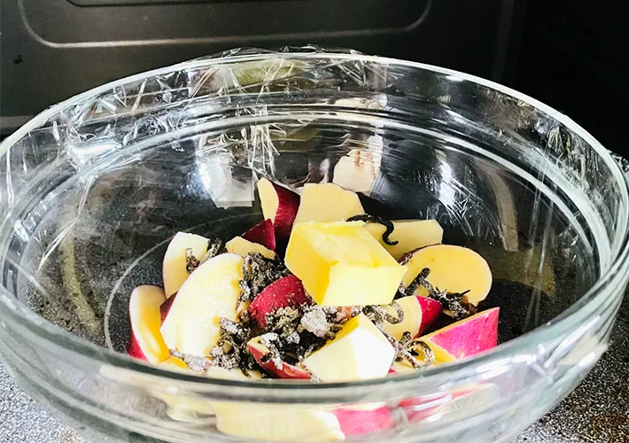 電子レンジでさつまいもを加熱する前の画像（撮影:エニママ）