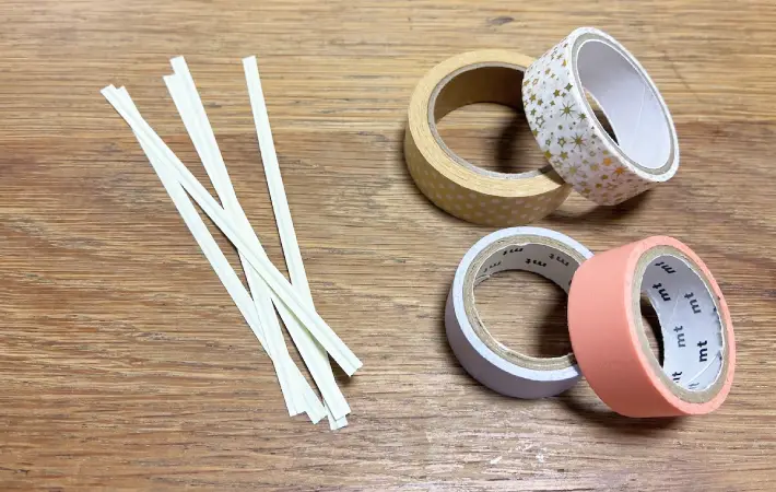 ラッピングタイとマスキングテープの画像（撮影：エニママ）