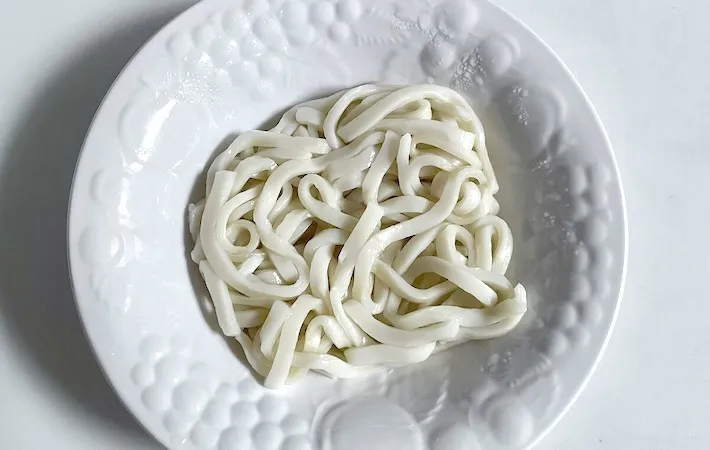 加熱前のうどんの画像（撮影：エニママ）