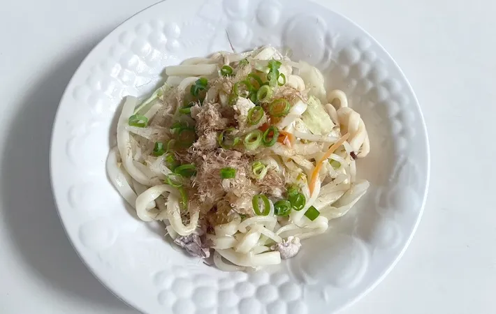 器に盛りつけた焼きうどんの画像（撮影：エニママ）