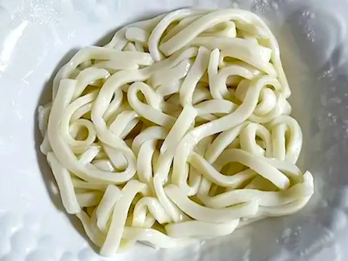 温める前のうどん(撮影:エニママ)