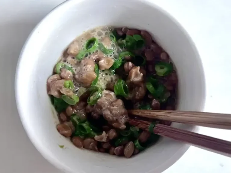 納豆に柚子胡椒(撮影:grapeフード編集部)