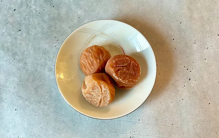 焼き梅干しの完成画像（撮影：エニママ）